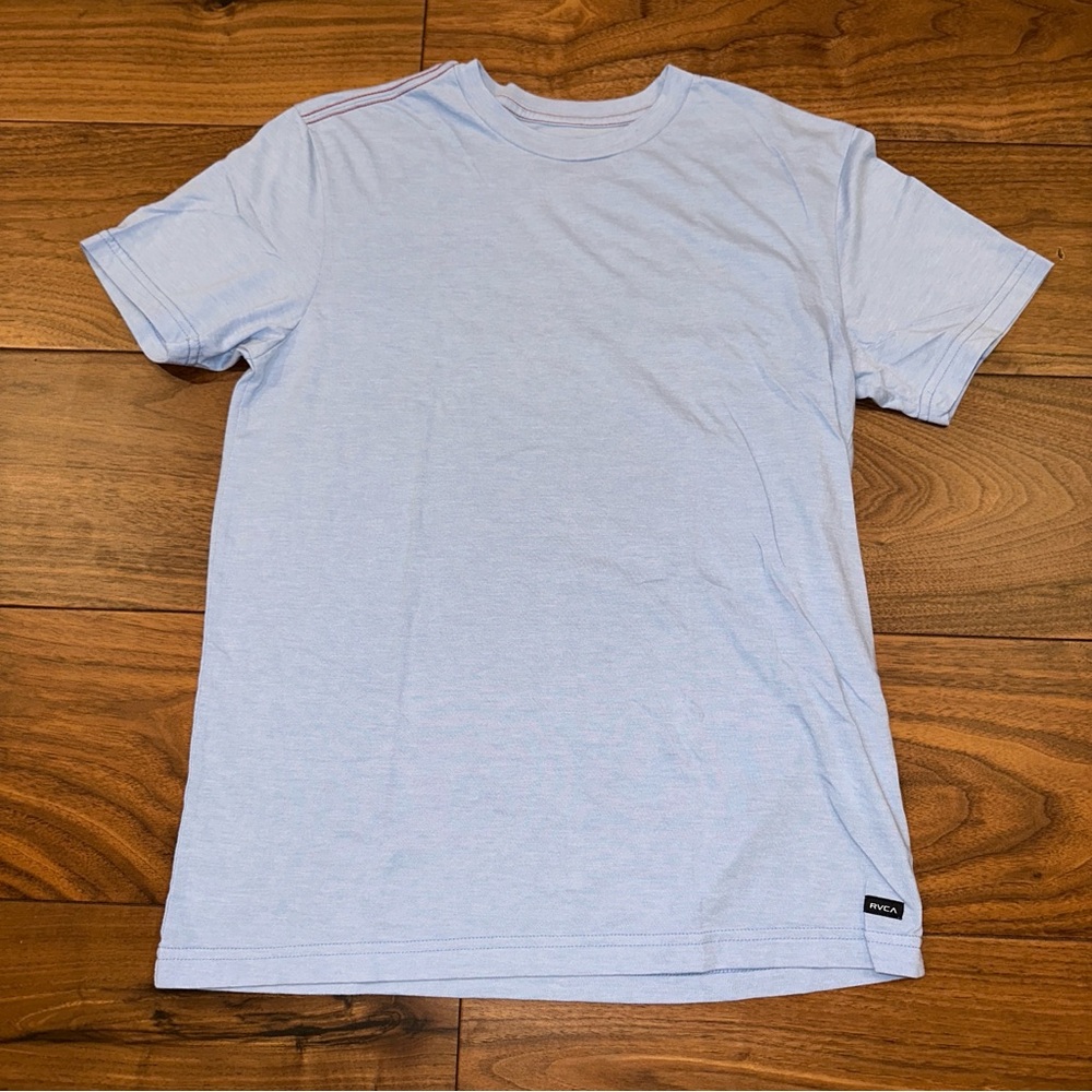 RVCA vintage dye men’s cotton T-shirt.  Light blue with red stitch detail.